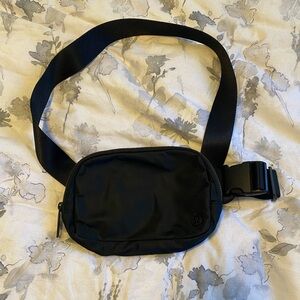 Lululemon Everywhere Belt Bag 1L